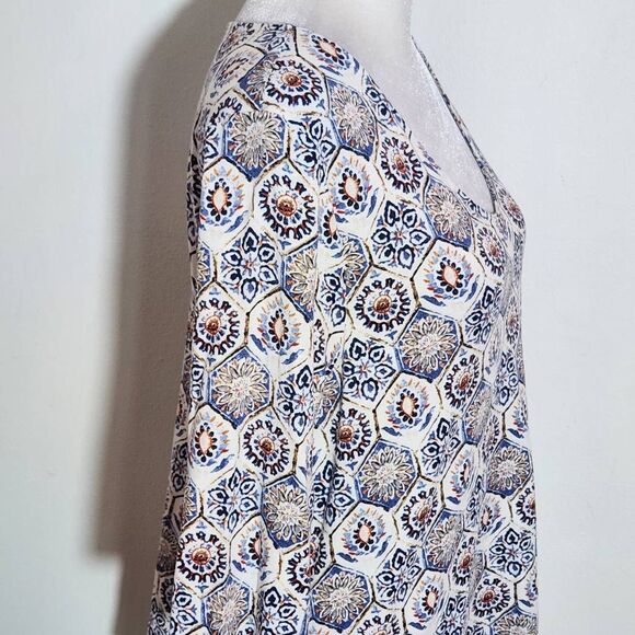 J. Jill Geometric Floral Print Tee Size Large Petite Blue and Red Print Top - Picture 5 of 7